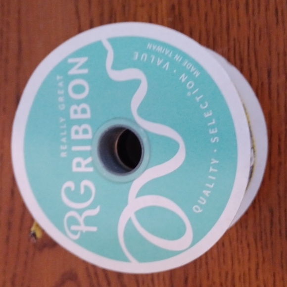 BUMBLE Bee Ribbon - Picture 4 of 5